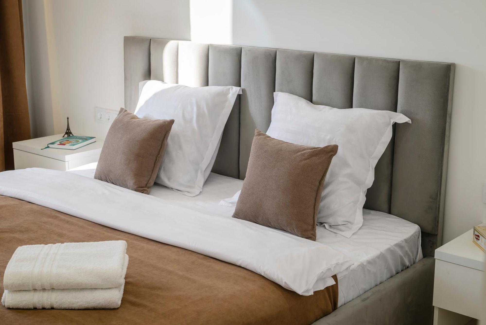 Five Business-Class Rooms In R-House Near Mega Center Almaty Eksteriør billede