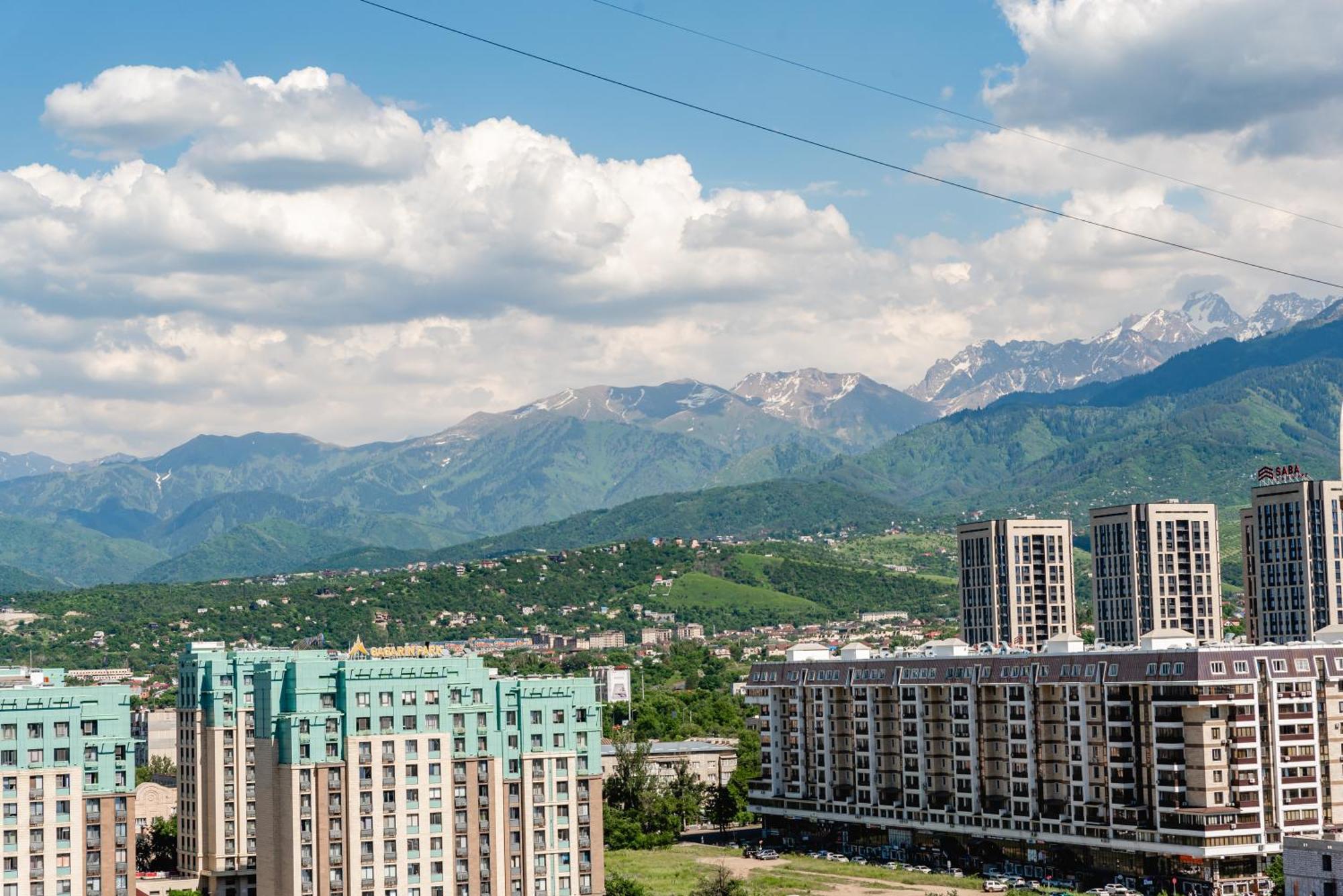 Five Business-Class Rooms In R-House Near Mega Center Almaty Eksteriør billede