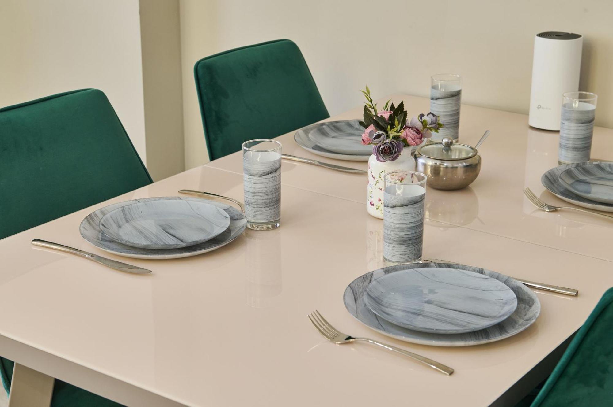 Five Business-Class Rooms In R-House Near Mega Center Almaty Eksteriør billede
