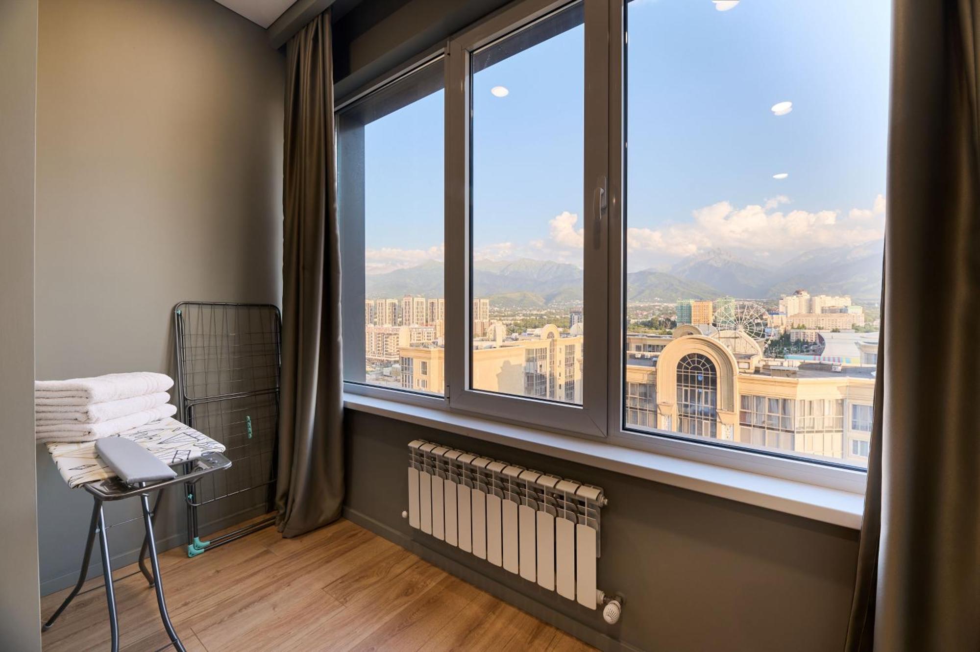 Five Business-Class Rooms In R-House Near Mega Center Almaty Eksteriør billede