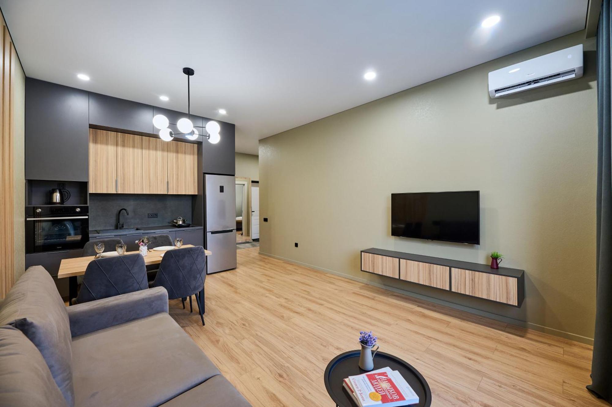 Five Business-Class Rooms In R-House Near Mega Center Almaty Eksteriør billede