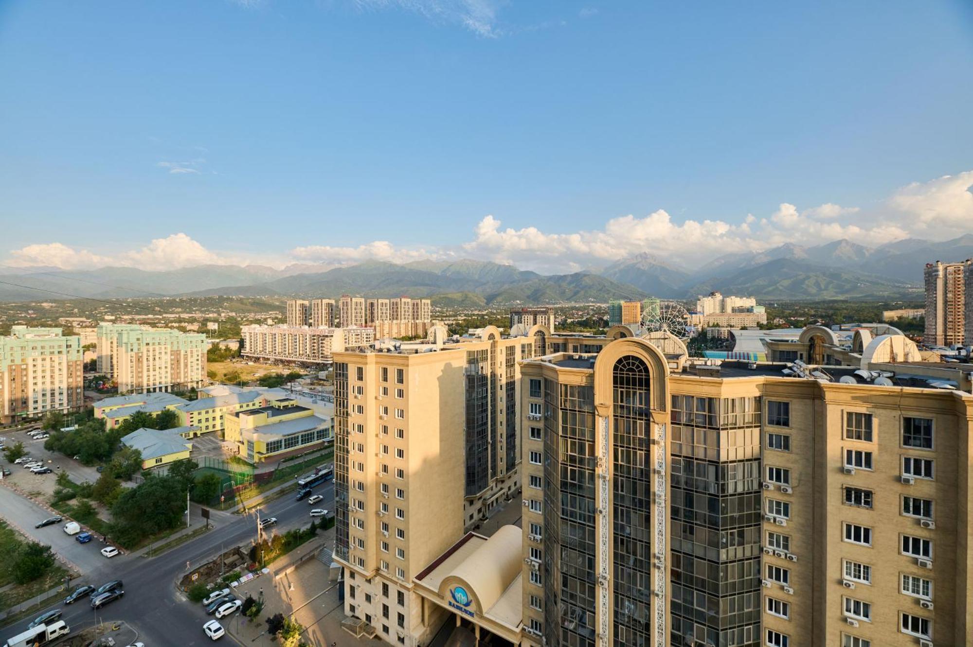 Five Business-Class Rooms In R-House Near Mega Center Almaty Eksteriør billede